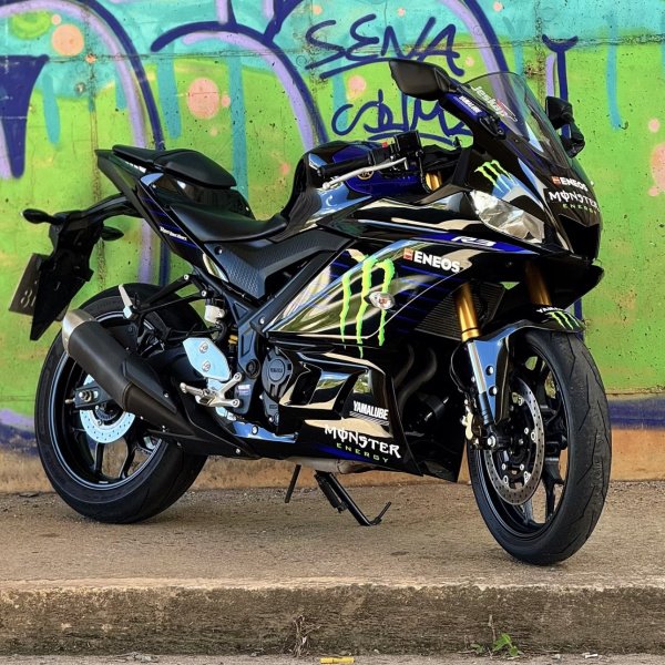 Yamaha R3 Monster